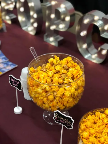 Miniatura 6 de Signature Popcorn Paquete de 3 variedades gourmet – Caramelo, Cheddar y Perfect Duo (mezcla de caramelo y cheddar) – Bolsas resellables – Hecho a