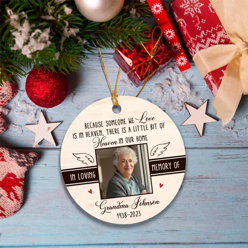 Miniatura 5 de Adorno de Navidad con texto en inglés "There is A Little Bit of Heaven in Our Home", en memoria amorosa de la foto, abuela, abuelo, adorno