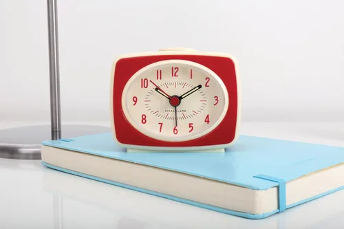 Miniatura 5 de Kikkerland Pequeño reloj despertador analógico retro clásico estilo vintage, movimiento de cuarzo, agujas que brillan en la oscuridad