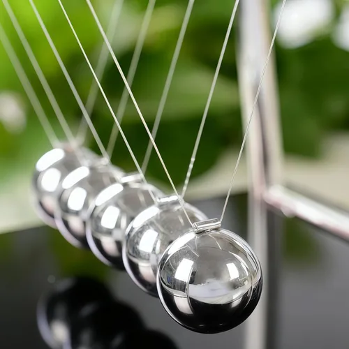 Miniatura 3 de Péndulo de Newton con Bolas de Equilibrio, Bolas Cinéticas Oscilantes con Base Negra, Herramienta de Aprendizaje Educativo de Ciencia Física