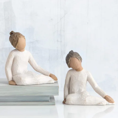 Miniatura 5 de Willow Tree Niño pensativo, figura esculpida pintada a mano Tonos de piel y color de cabello más claros