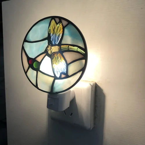 Miniatura 6 de Luz nocturna de libélula de vidrieras, luz de noche, adecuada para dormitorio, sala de estar, habitación de los niños, enchufe a la pared
