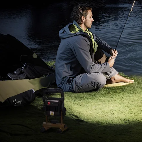 Miniatura 8 de Luces de trabajo LED recargables LAVEANT, 10W 2200mAh, 600 lúmenes, luces de inundación portátiles y ajustables, impermeables con soporte