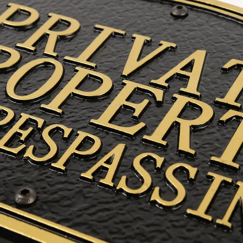 Señal de propiedad privada No Trespassing – Placa de metal sólido fundido en relieve, 11.5 x 7.5 pulgadas con estacas de 31.5 pulgadas, diseño