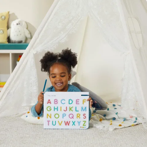 Miniatura 5 de Playskool Magnatab — Letras mayúsculas de la A a la Z — Tablero magnético de trazado de letras para niños pequeños y dibujo sensorial