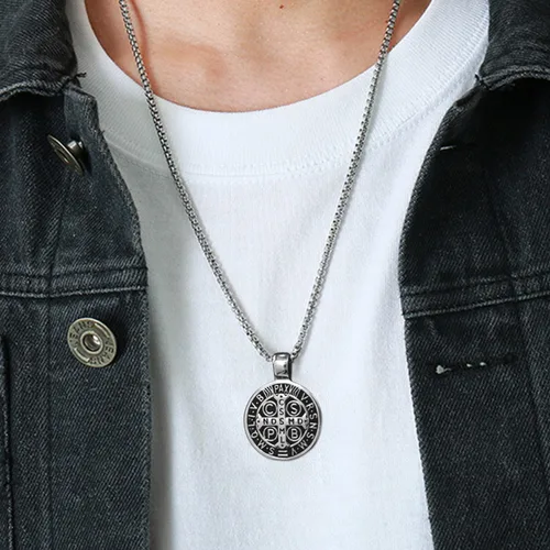 Miniatura 4 de Collar con colgante de exorcismo de San Benito para hombre, acero inoxidable, cruz católica romana, protección de demonios, cazador de fantasmas