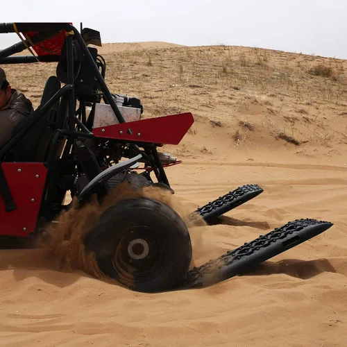 Miniatura 7 de XPV AUTO Tablas de tracción para pistas de recuperación, escalera de neumáticos, alfombrilla 4WD para arena y lodo de nieve todoterreno 4X4 (negro)