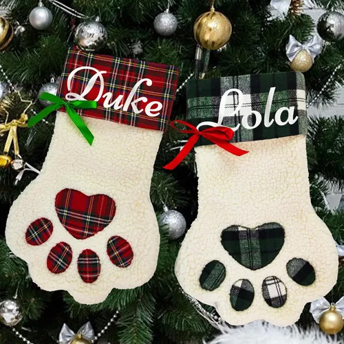 Miniatura 3 de Calcetines de Navidad personalizados para perros, patas de perro con nombre, sherpa sintético blanco con puño a cuadros rojos y detalles de hueso