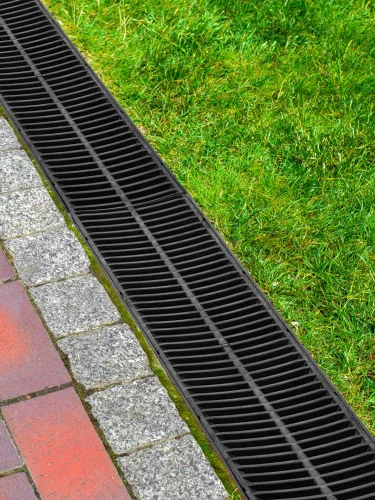 Miniatura 8 de VEVOR Sistema de drenaje de zanjas con rejilla de plástico, drenaje de canal HDPE de 5.9 x 5.1 pulgadas para jardín, entrada de vehículos, paquete