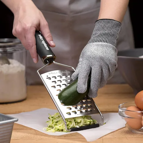 Miniatura 10 de Microplane Gourmet Series - Rallador ultra grueso de acero inoxidable duradero para quesos y verduras con mango antideslizante para cocina