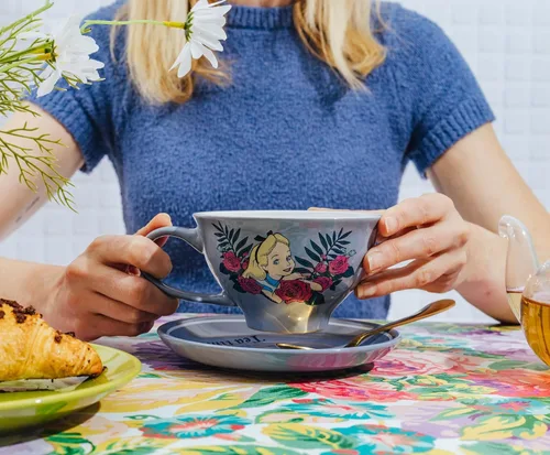Miniatura 8 de Silver Buffalo Alice in Wonderland Oh My - Taza de té y platillo de cerámica en caja, 12 onzas Oh mi caja