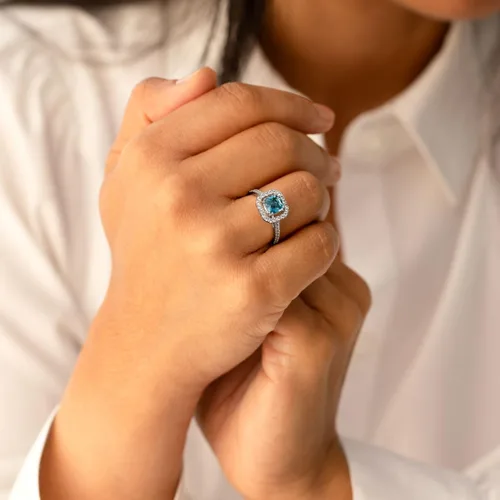 Miniatura 3 de Peora Anillo de topacio azul de Londres para mujer, oro blanco de 14 quilates con topacio blanco, piedra natal genuina, corte cojín de 1 quilate