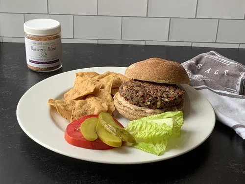 Miniatura 5 de s.a.l.t. sisters Butcher's Blend - Sal marina, especias únicas para barbacoa + mezcla de sal alternativa a la sal de mesa, condimento para verduras