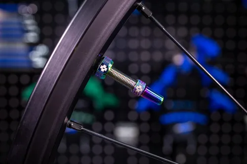 Miniatura 4 de Muc-Off Sellador de tubo interior sin complicaciones de pinchazos, 1 litro - Sellador de reparación de pinchazos de tubo de bicicleta y válvulas sin