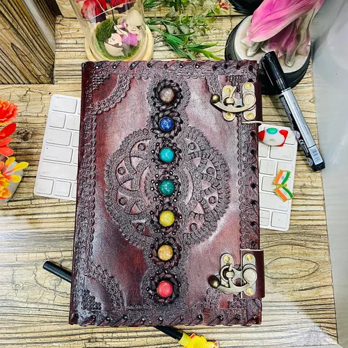 Miniatura 3 de Diario de cuero de siete brujas de piedra, libro de hechizos de sombras, diario en blanco con cierre de cerradura en relieve sin forro, poesía
