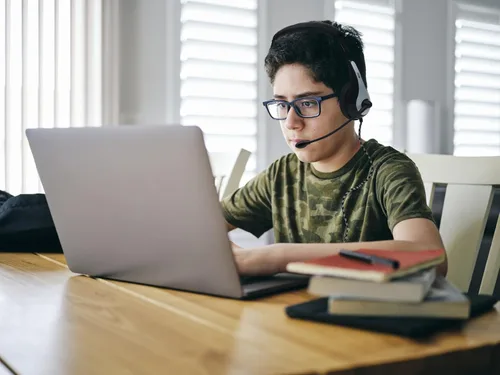 Miniatura 7 de Avid Auriculares AE-36 en blanco con micrófono de pluma ajustable para escuela, aula, educación, pruebas y evaluación