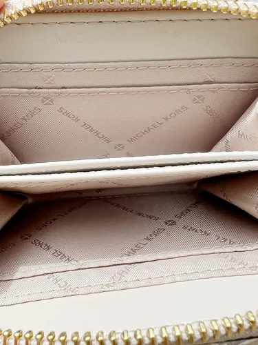 Miniatura 4 de Michael Kors Jet Set MK Sherbert - Funda para tarjetas de viaje MD con cremallera Light Sand Cartera con cremallera