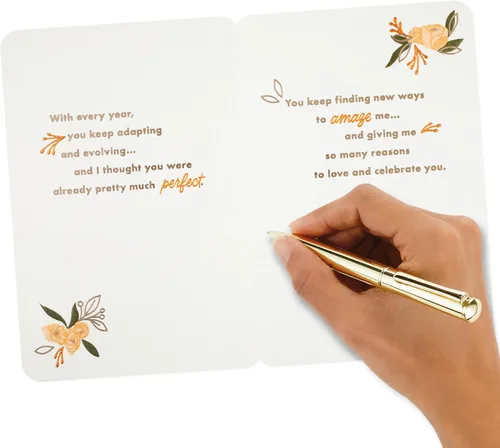 Miniatura 6 de Tarjeta de cumpleaños Hallmark para esposa (pastel de cumpleaños)