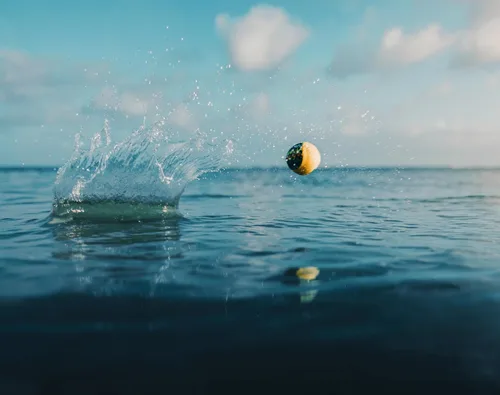 Miniatura 6 de Waboba Original Water Bouncing Ball - Perfect Toy for Beach and Water Games - Skips on Water - Invented in Sweden Zigzag