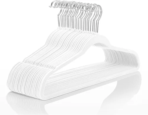 MIZGI - Ganchos de terciopelo prémium (paquete de 50 unidades), de alta resistencia, antideslizantes, color blanco con garfio cromado; ganchos para
