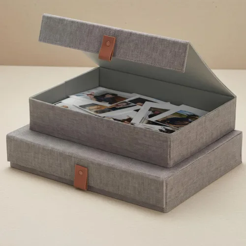 Miniatura 9 de Cajas Decorativas de Almacenamiento de Fotos con Tapas - Juego de 2 Hermosos Organizadores de Lino Son Perfectos para Almacenar de Forma Segura Tus