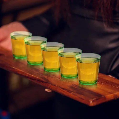 Miniatura 5 de Tioncy Paquete de 300 vasos de plástico de 1 onza, mini vasos de chupito reutilizables de 1 onza pequeños vasos de plástico para bodas, fiestas