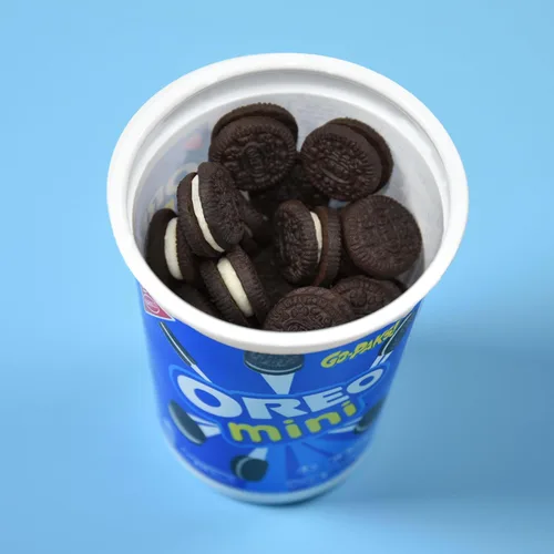 Miniatura 11 de OREO Minis - Galletas sándwich de chocolate, 12 tazas de aperitivos de 3.5 onzas