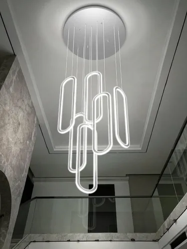 Miniatura 5 de Flashing God Candelabro moderno, candelabros cromados con 6 anillos LED, lámpara de techo alto más grande para sala de estar, lámpara rectangular
