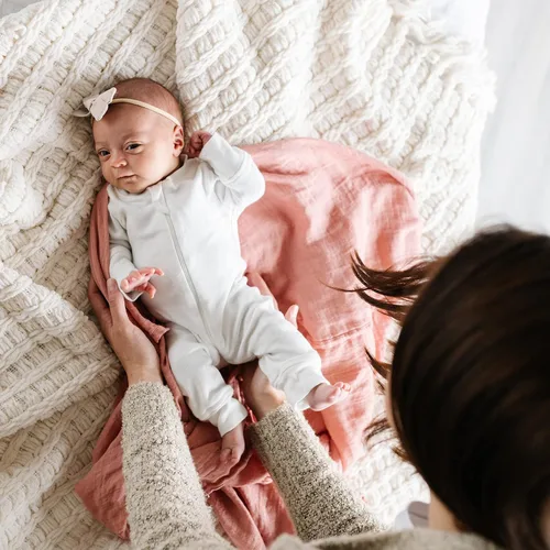 Miniatura 5 de Natemia Manta de muselina para bebé (rosa), suave y sedosa, manta de recepción suave para recién nacidos, niños y niñas, versátil, transpirable