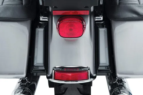 Miniatura 2 de Kuryakyn 2901 Accesorio de iluminación de motocicleta: Tracer LED de funcionamiento/giro/freno para alforja para motocicletas Harley-Davidson Brillo