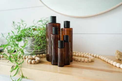 Miniatura 6 de Botellas de plástico ámbar (paquete de 12) – Botella de plástico ámbar de 1 onza con tapas de rosca; se utiliza como champú reutilizable, loción