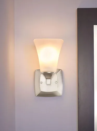 Miniatura 4 de Moen YB5161BN Voss - Accesorio de tocador de baño de doble montaje con 1 luz con vidrio esmerilado, níquel cepillado