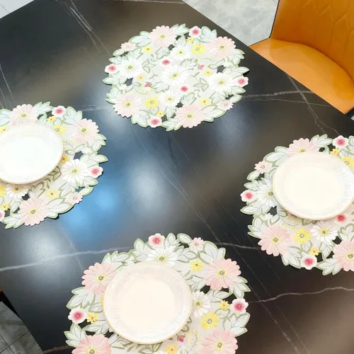 Miniatura 4 de LeLehome Juego de 4 manteles individuales redondos bordados con margaritas de primavera, 15 pulgadas, decoración de mesa para el hogar, cocina