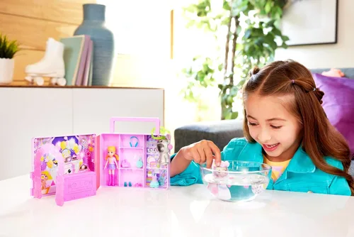 Miniatura 2 de Polly Pocket Muñeca y Juego de Muñecas, Revelación de Moda de Baile en Discoteca Desempaquetado Juguetes de Viaje con Muñeca Amigo de Capucha de 7.6
