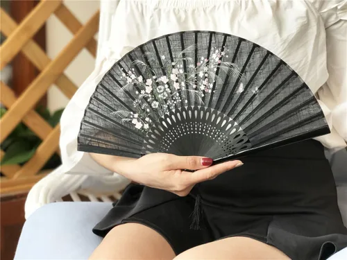 Miniatura 4 de OMyTea, abanico desplegable con motivo de flores de yuyos (8.27 pulgadas - 21 centímetros) con funda de tela para protección, estilo chino/japonés