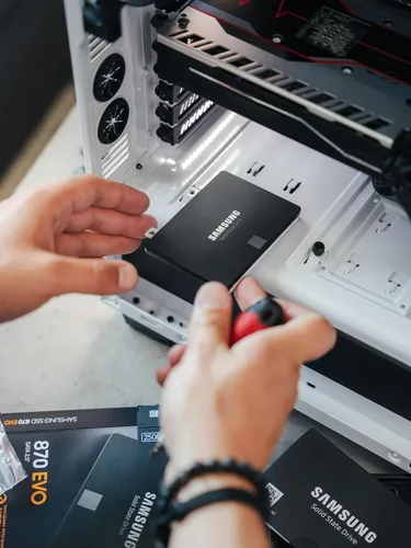 Miniatura 2 de Samsung Electronics 870 EVO 2TB 2.5" SATA III SSD Interno (MZ-77E2T0B/AM)
