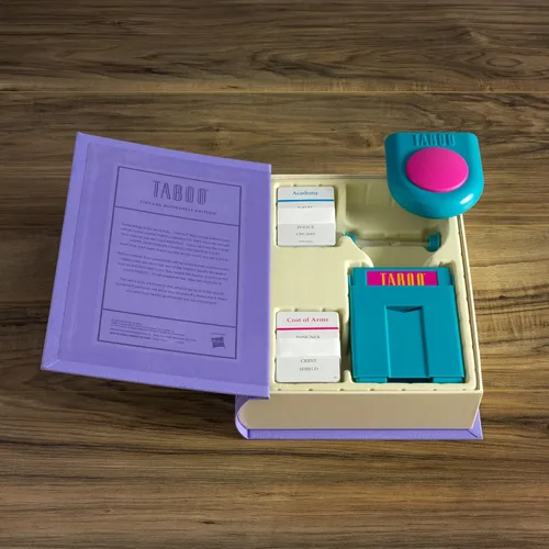 Miniatura 4 de WS Game Company Taboo Vintage Bookshelf Edition - Caja de libros envuelta en tela, juegos de mesa de adivinanzas para 4 o más jugadores, adultos
