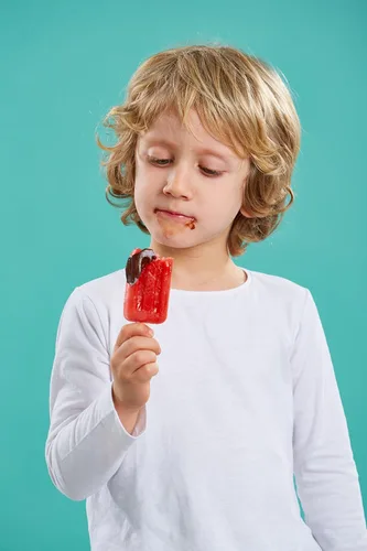 Miniatura 2 de Lékué Juego de 4 moldes apilables para paletas + palitos y tapas Paletas de helado caseras y aperitivos congelados Silicona flexible de platino