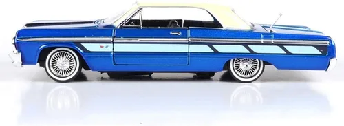 Miniatura 2 de Motormax 1964 Chevrolet Impala Lowrider Hard Top Azul Caramelo Metálico con Tapa Crema de la Serie Get Low Modelo de Coche Fundido a Escala 1/24