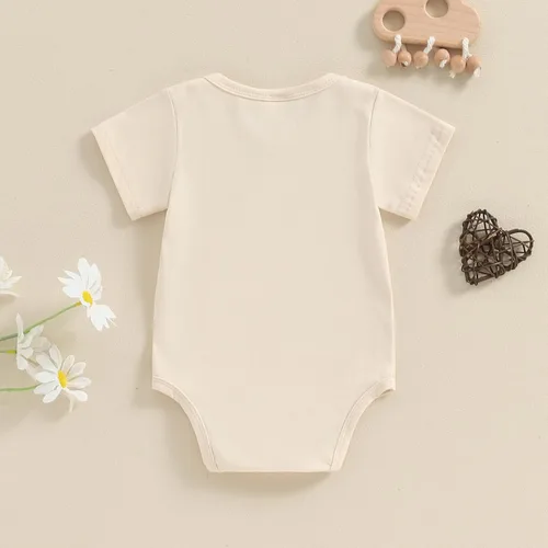 Miniatura 42 de Pañalero para bebé recién nacido, con frase en inglés “Got my mind on my momy”, color gris y blanco, talla 0-18M