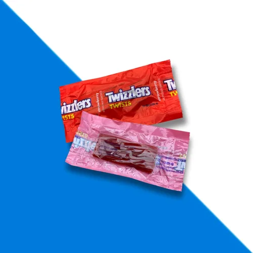 Miniatura 3 de CandyKrave Twizlers - Caramelo de fresa en forma de torsión - (2 libras, más de 70 piezas) Caramelo a granel envuelto individualmente - Caramelo