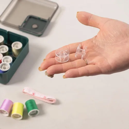 Miniatura 4 de 30 bobinas de plástico transparente para máquina de coser, universal para el hogar, máquina de coser industrial, núcleo de lanzadera para máquinas