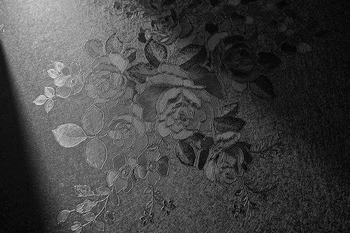 Papel pintado de color negro para despegar y pegar Papel pintado floral de color negro Papel pintado de 17.7 pulgadas x 118.1 pulgadas Papel de