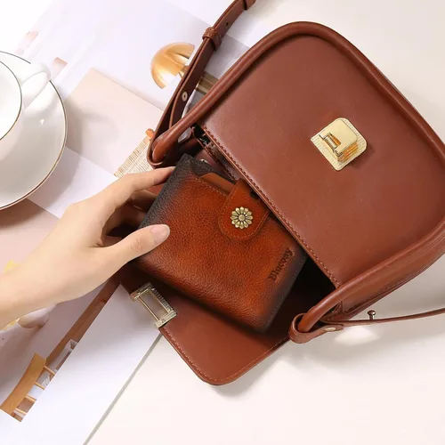 Miniatura 9 de Billetera para mujeres, billetera de cuero plegable de dos pliegues para mujeres con bloqueo RFID, compacta, tarjetero pequeño con ventana
