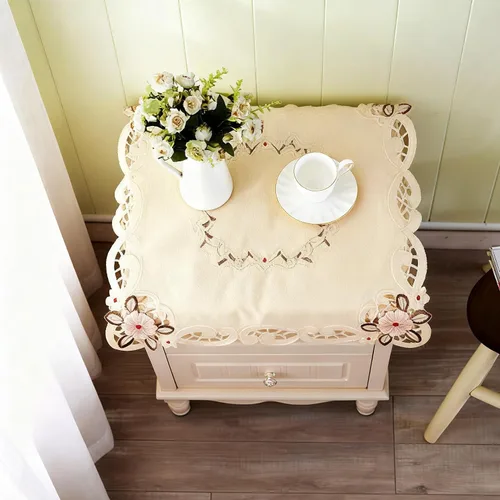 Miniatura 6 de LeLehome - Mantel de encaje bordado con flores cafés, color crema y beige, diseño clásico y tela que no se arruga para mesa de comedor