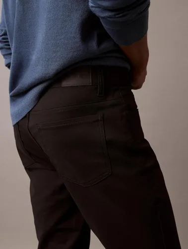 Miniatura 2 de Calvin Klein Pantalón tejido técnico elástico Move 365 para hombre, corte ajustado, resistente a las arrugas