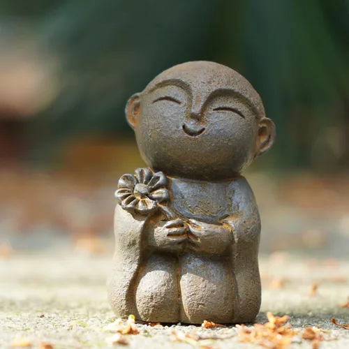 OwMell Estatua de monje japonés de Jizo, figura de Buda Jizo, estatua conmemorativa del acuario, adorno de flores de hierro