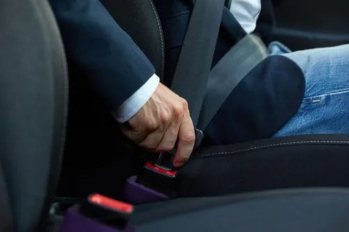 Miniatura 6 de Paquete de 4 estabilizadores de receptáculo de cinturón de seguridad – Refuerzo de hebilla para receptáculos de fila trasera – Eleva tu cinturón