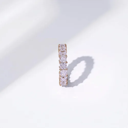 Miniatura 5 de Tienda Essentials Anillo de plata de ley con corte princesa hecho con circonita cúbica Infinite Elements (anteriormente colección Tienda)