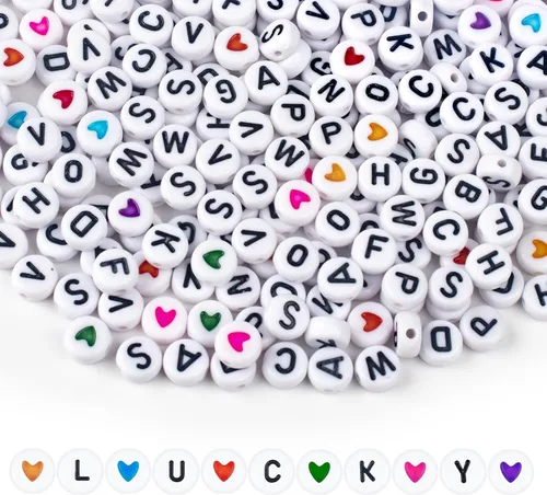 1000 PIEZAS Cuentas con Letras de Color para Enhebrar, 4 x 7 MM, Cuentas de Letras Blancas A-Z y Cuentas de Corazón de Color, Cuentas Redondas de